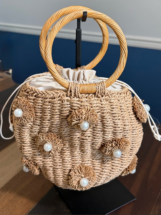 unbranded Handbags - Natural Raffia Round Tote with Pearl Pom-Poms